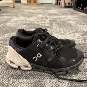 On Running Cloudflyer 4 Black White Athletic Running Shoes Womens U.S. 10